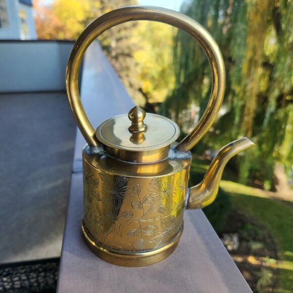 Antique Chinese Brass Teapot | Hand-Etched Floral | Round Handle | c.1890–1920 - Picture 7 of 10